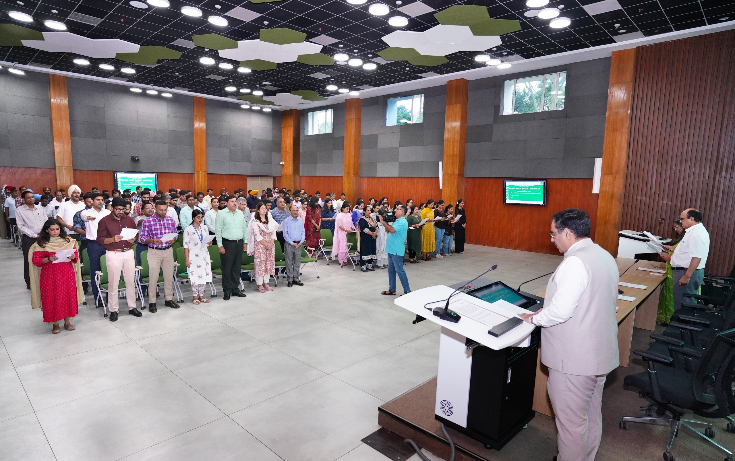 Adviser to the Administrator, Administers Mass Pledge under Nasha Mukt Bharat Abhiyaan.